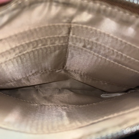 Guess Wristlet Clutch Logo'd Purse Date Night Credit Card Slots Outside Pocket - Picture 2 of 5